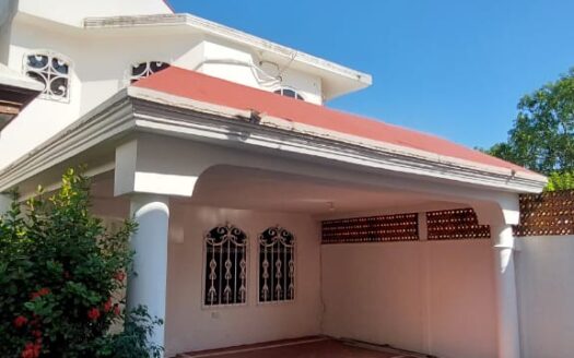 Casa en RENTA, 3 recamaras, Zona Cedro