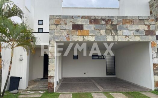 Casa en venta en Zona Country