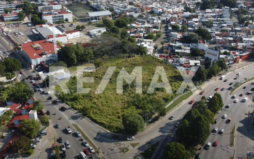 TERRENO COMERCIAL EN RENTA