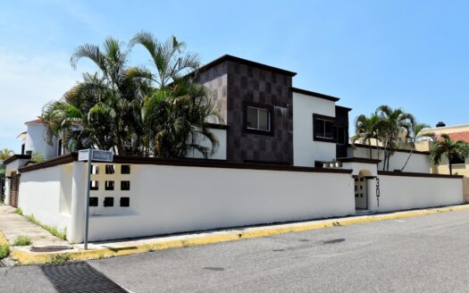 CASA EN RENTA FRACCIONAMIENTO CAMPESTRE