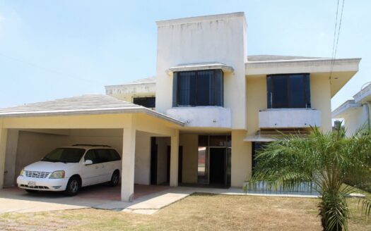 CASA EN RENTA CON AMPLIOS ESPACIOS IDEAL PARA CASA STAFF, COL. TAMULTE