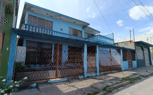 Casa en venta en la col. Atasta