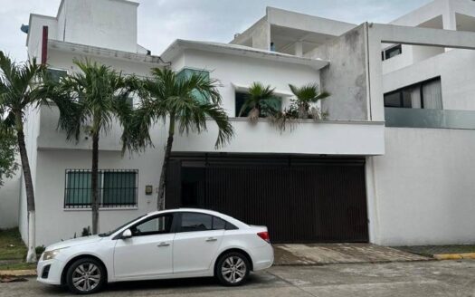 CASA EN RENTA EN FRACC. EL COUNTRY, VILLAHERMOSA, TABASCO.