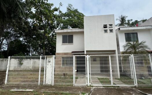 CASA EN RENTA, PRIVADA PRESIDENTES 2 COMALCALCO TABASCO.