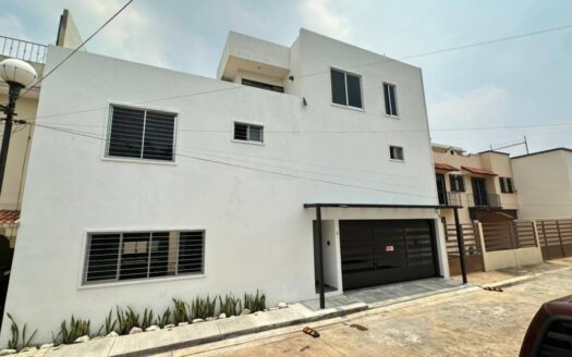 CASA EN VENTA EN AV. SABINA, FRACC SAN MARTÍN,CON ROOF GARDEN