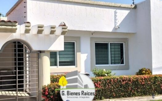CASA EN VENTA CERCA DE PLAZAS COMERCIALES