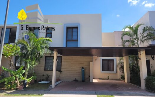 CASA EN VENTA EN ALTOZANO CUMBRES 7 EN TABASCO, CERCA DEL AEROPUERTO INTERNACIONAL.