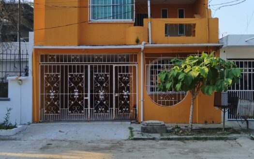 SE VENDE CASA EN FRACCIONAMIENTO LA ISLA
