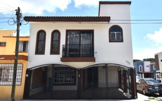 CASA EN RENTA FRACC BLANCAS MARIPOSAS