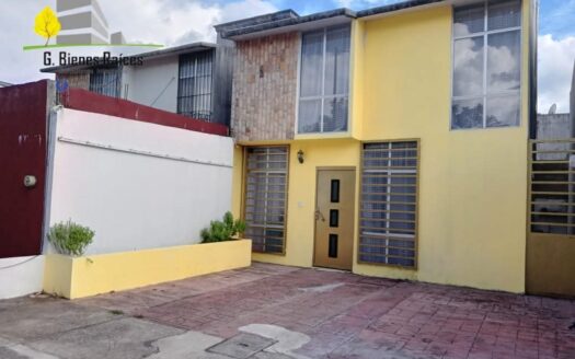 RENTA CASA CON CLIMAS CARR. VHS A FRONTERA, FRACC. LA HUERTA TABASCO. CERCA DE CD. INDUSTRIAL