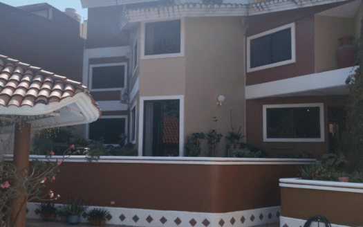 RESIDENCIA EN VENTA PRIVADA GOLONDRINAS CON VISTA A LA LAGUNA
