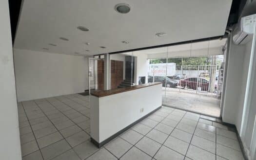 Edificio en renta en zona comercial