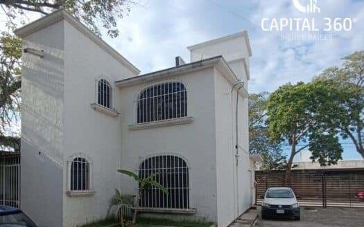 Casa adaptada para Oficina, completamente amueblada.