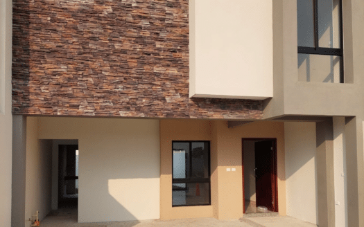 CASA EN VENTA, 3 RECÁMARAS CON BAÑO PROPIO FRACC. DIAMANTE